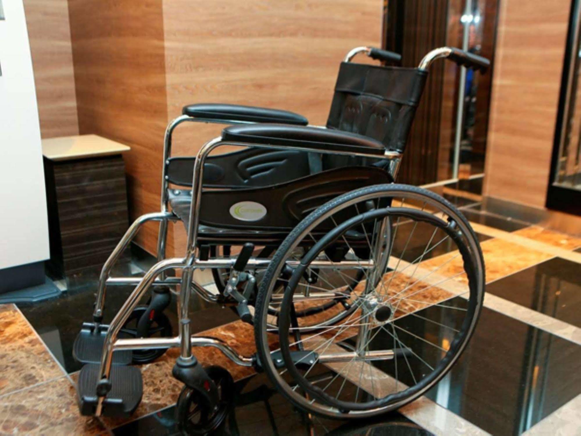 Apa Hotel Niigata Tsubamesanjo Ekimae Kültér fotó